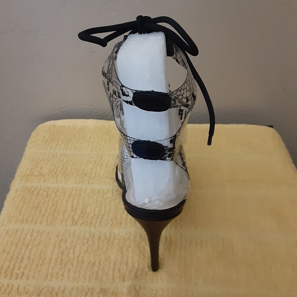 Women shoes - Picture 2 of 2